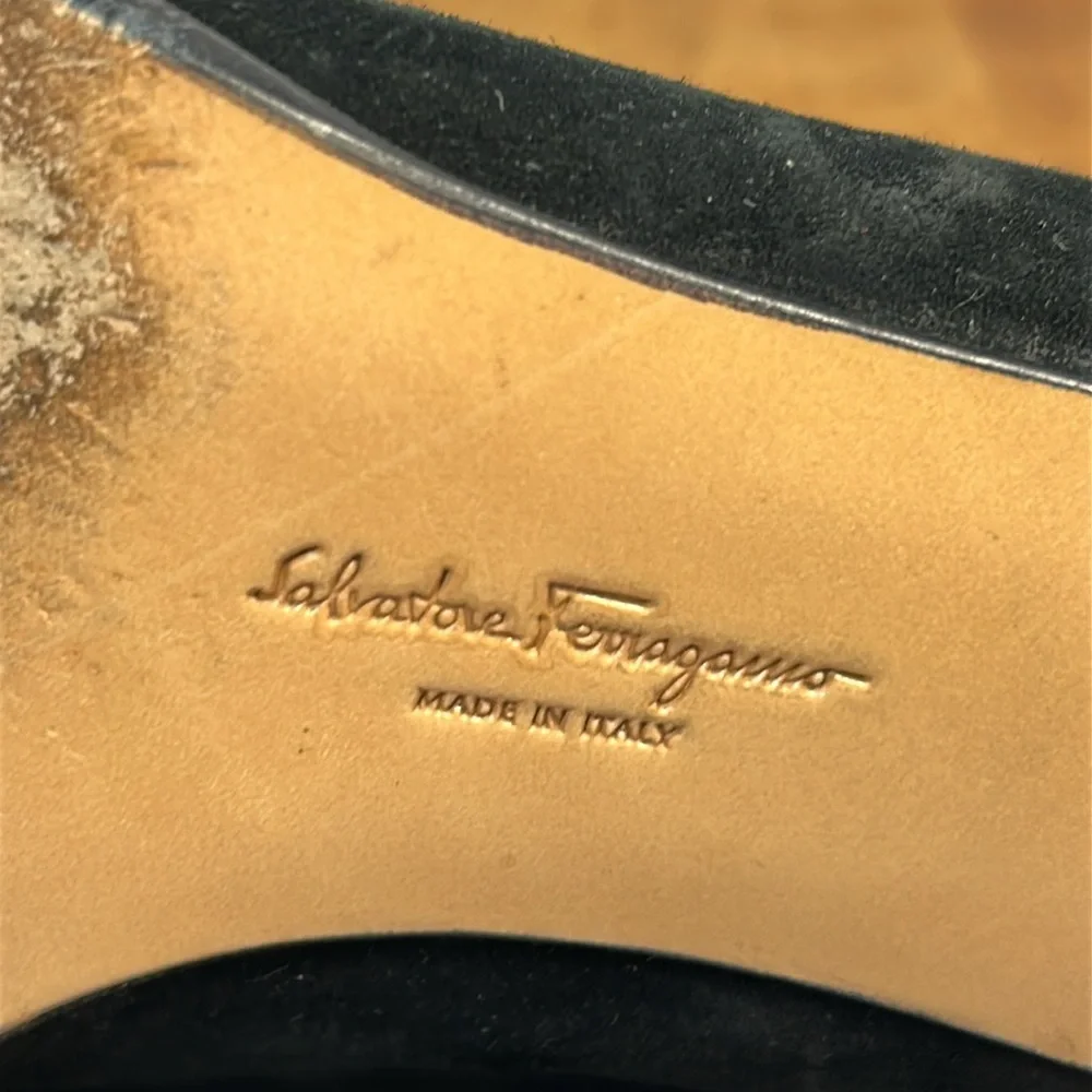 Salvatore Ferragamo suede leather made in Italy heeled shoes stamped sz 7